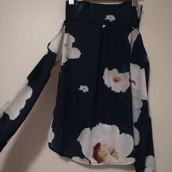 Dynamite Cold Shoulder Floral Blouse - Picture 2 of 3